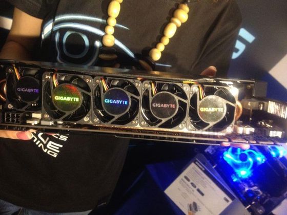 Gigabyte GeForce GTX 680 SOC: overclockerska karta z pięcioma wentylatorami