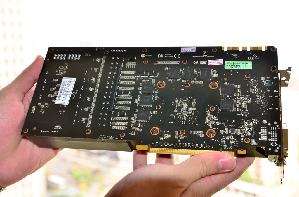 http://www.benchmark.pl/uploads/backend_img/a/fotki_newsy/201206/regist88/evga-geforcegtx680-classified-karta-graficzna-3(1).jpg