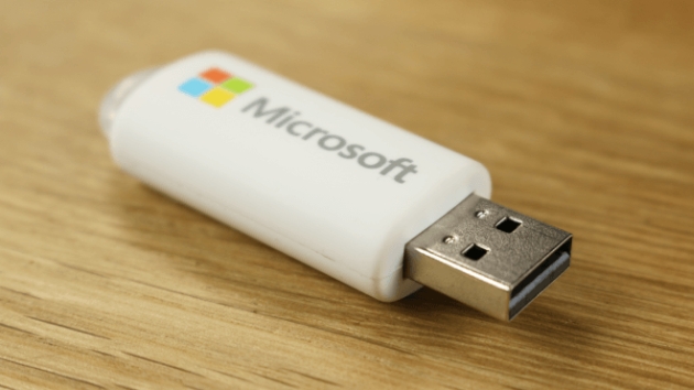 Windows 10 może być sprzedawany nie tylko na płytach, ale i na pendrive'ach